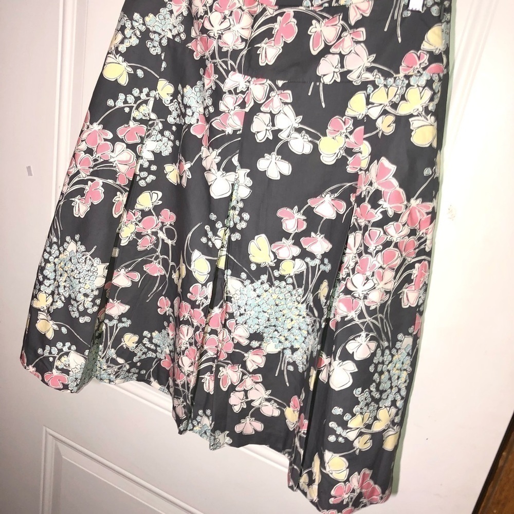 Talbots Aline Skirt Gray with floral design in Pink, yellow and white Size 6 - Picture 3 of 8